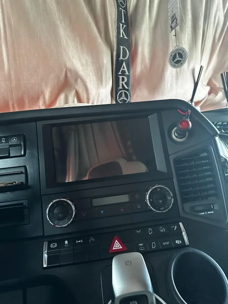 Штатная магнитола Teyes CC3 2K 4/32 Mercedes-Benz Actros (2011-2023)