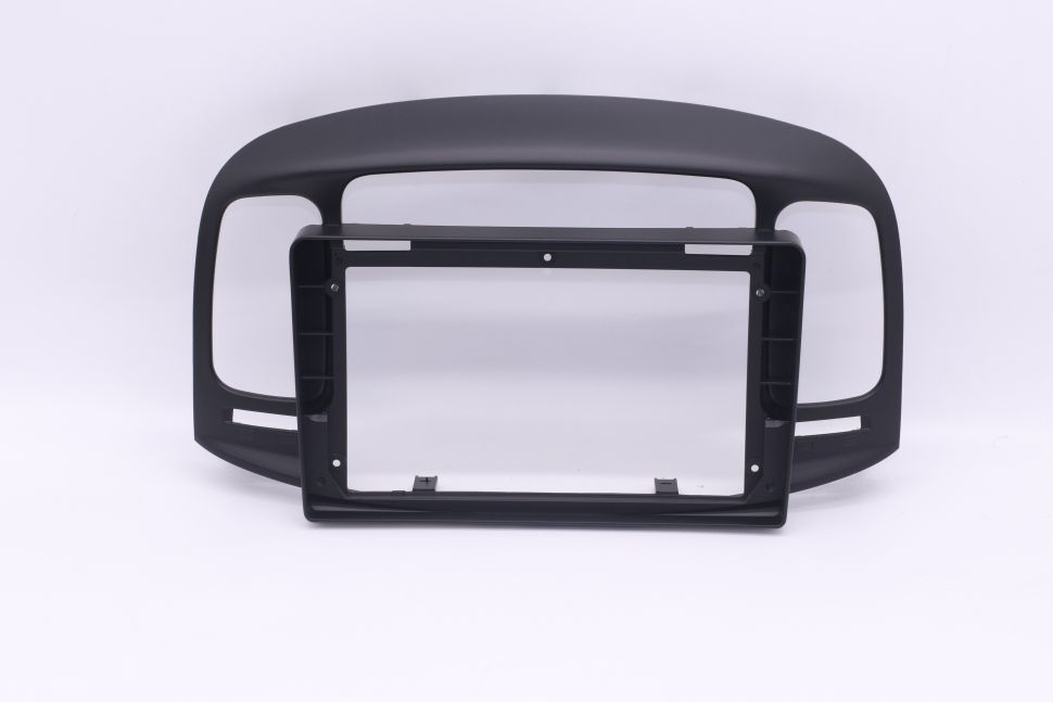 Переходная рамка Hyundai Verna 2 / Accent 3 (2005-2011) (чёрная) (9&quot;)